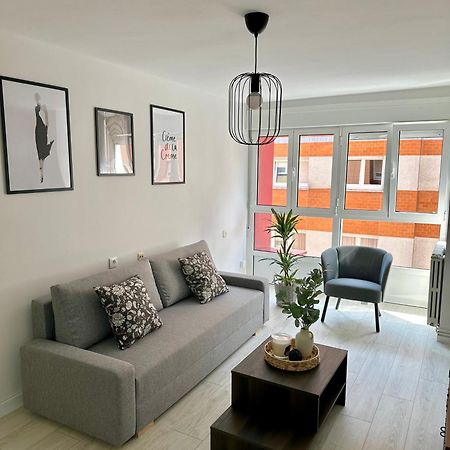 Cozy Flat 5 Mins From The Beach Хихон Екстериор снимка