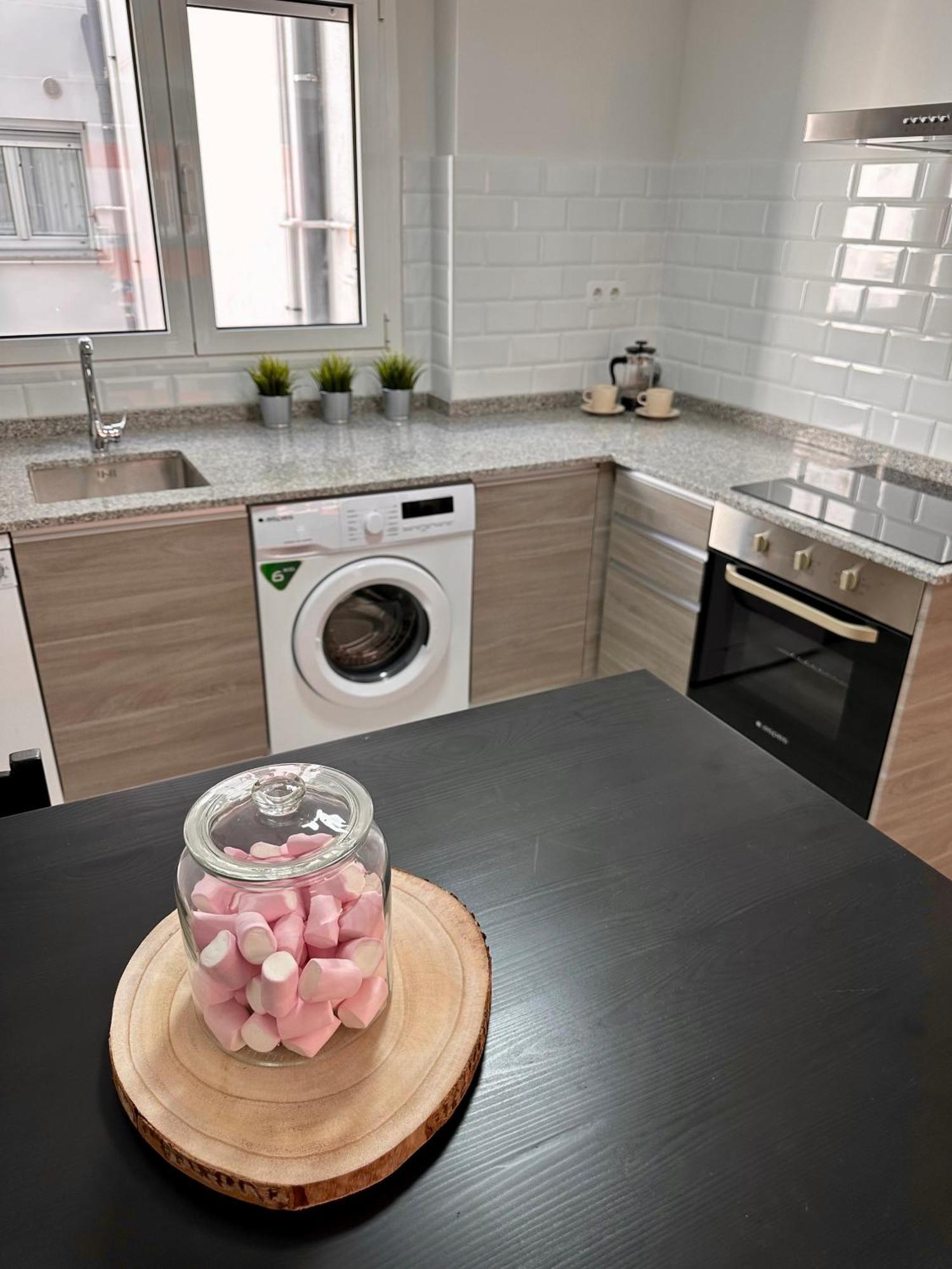 Cozy Flat 5 Mins From The Beach Хихон Екстериор снимка