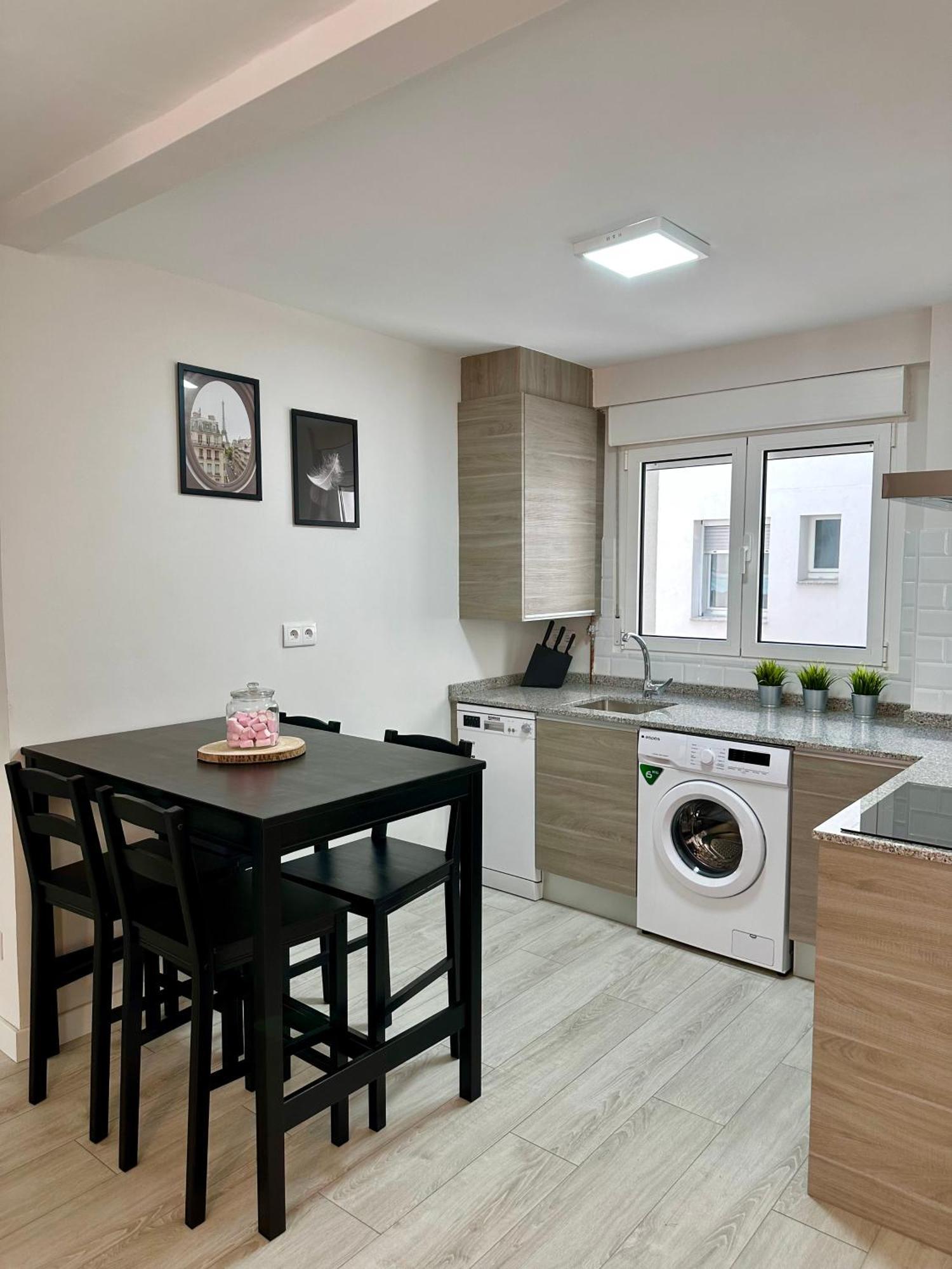 Cozy Flat 5 Mins From The Beach Хихон Екстериор снимка